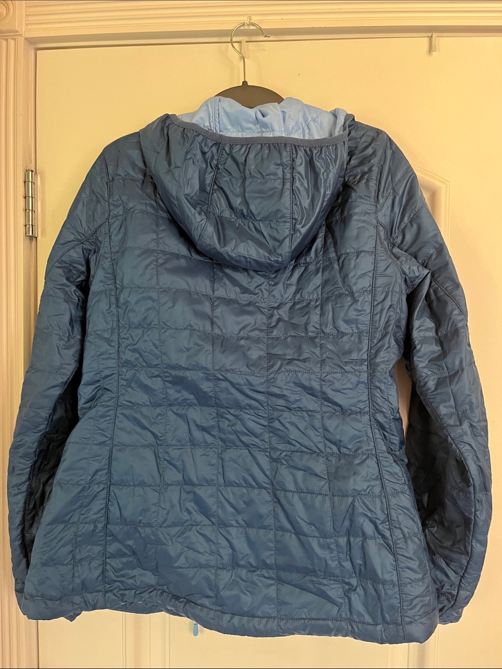 L.L. Bean Women’s Quilted Puffer Jacket - Dark Blue with Light Blue Trim - Picture 7 of 7